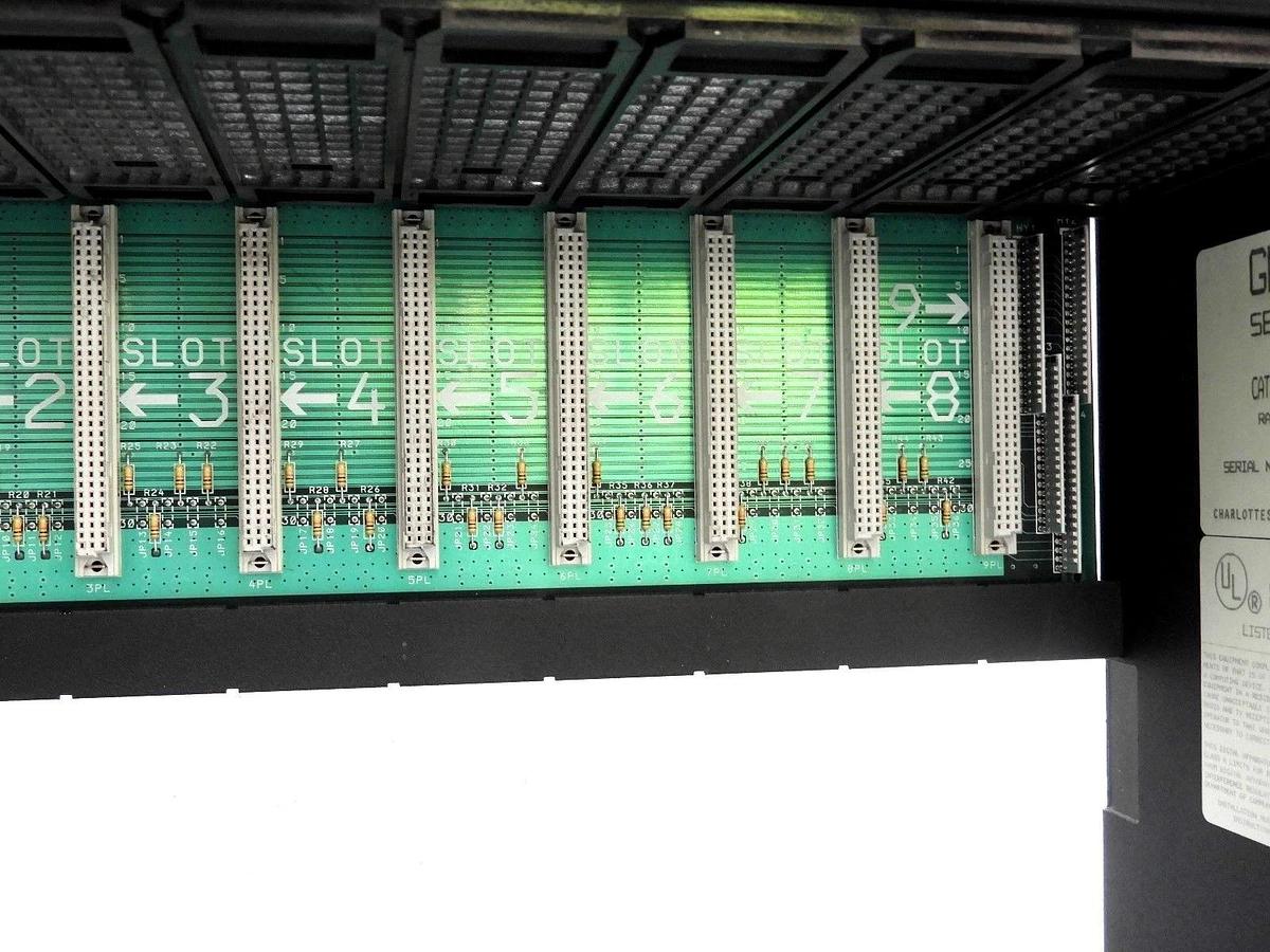 Used FANUC IC697CHS790D RACK 9-SLOT REAR MOUNT 90/70 W/ 44A724845-G01 PC BOARD