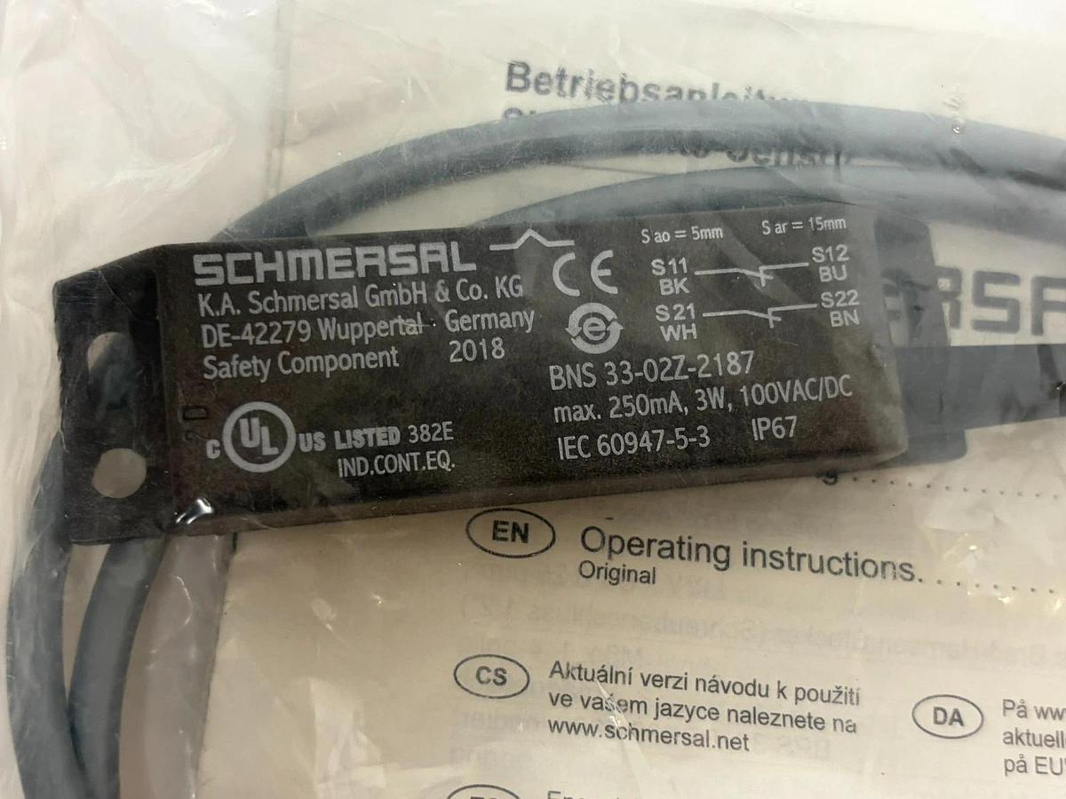 Used Schmersal BNS 33-02Z-2187 Non-Contact Magnetic Safety Switch 2NC New Sealed