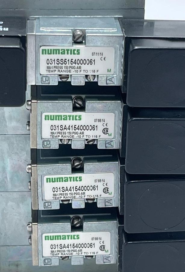 Numatics AK0CD00002NSTD Manifold Kit w/ (4) 031SS5154000061 MK3 Valves 24VDC