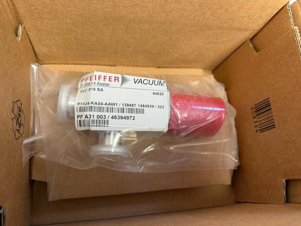 Pfeiffer Vacuum AVC 016 SA Manually Actuated Angle Valve 2000237544 | PF A31 003