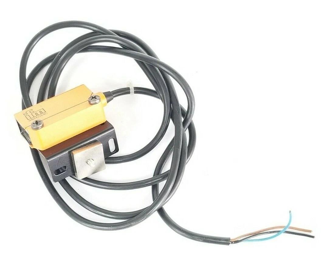 Used IFM EFECTOR OU5018/OUT-HPKG REFLECTION SENSOR OU5018 OUT-HPKG W/ BRACKET