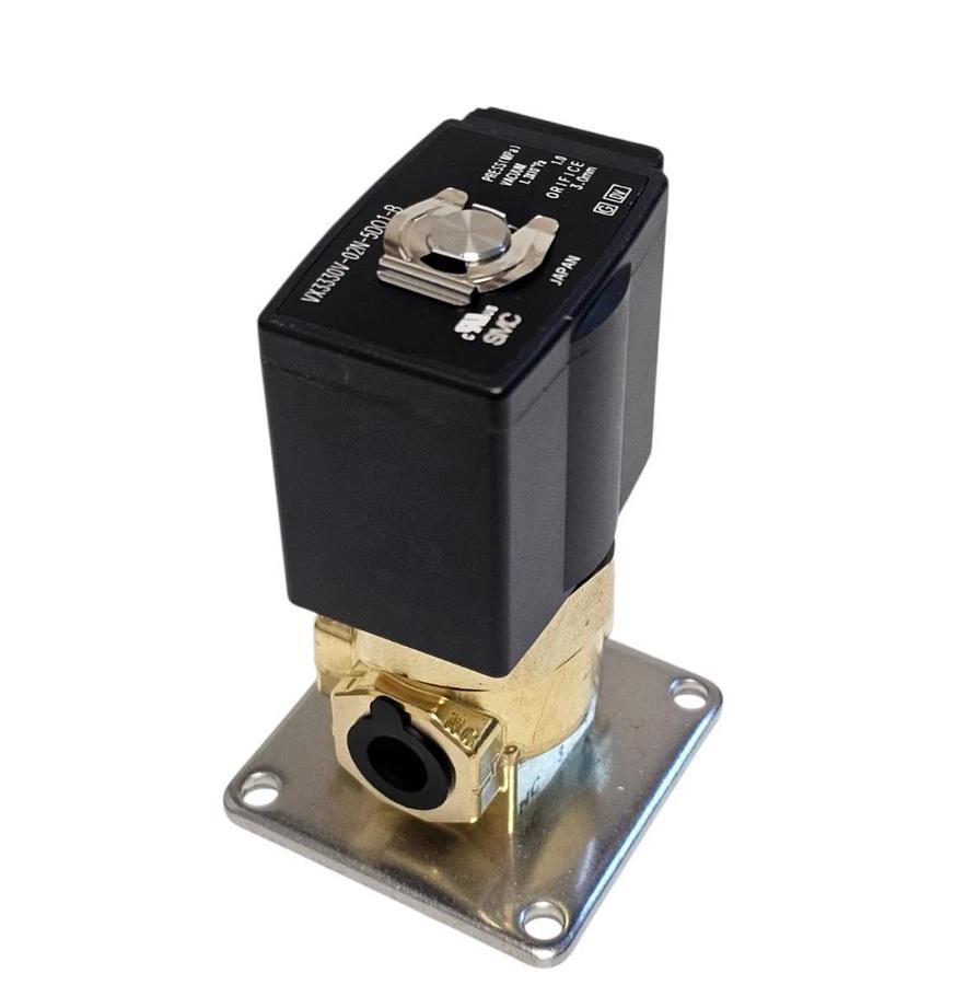 BOX OF 4 NEW SMC VX3330V-02N-5DO1-B DIRECT OP 3 PORT SOLENOID VALVES