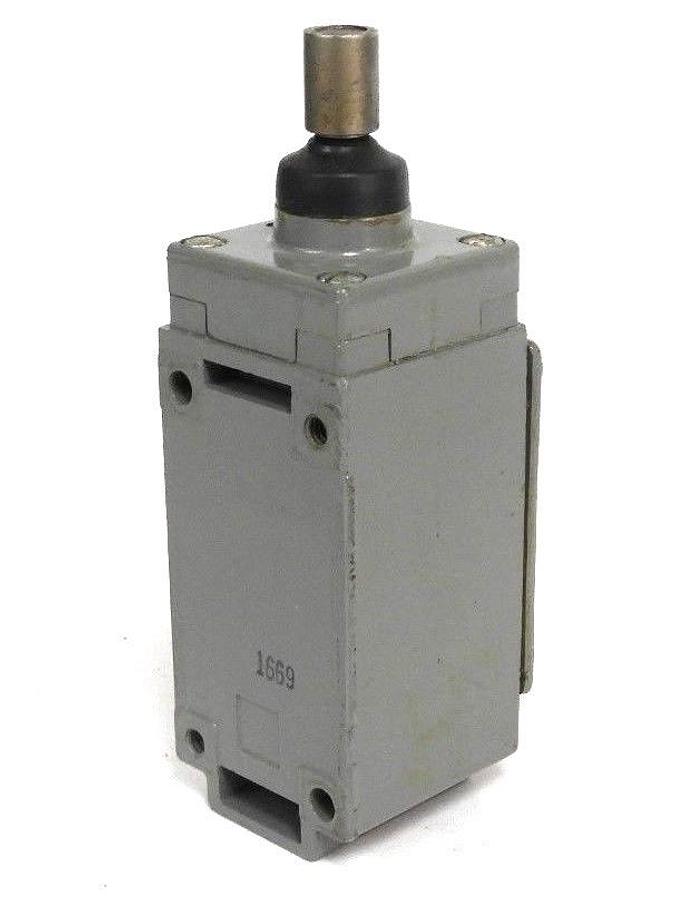 Used SQUARE D 9007-B53R-CJ LIMIT SWITCH SER. B FORM CJ 9007-B53R 9007B53R