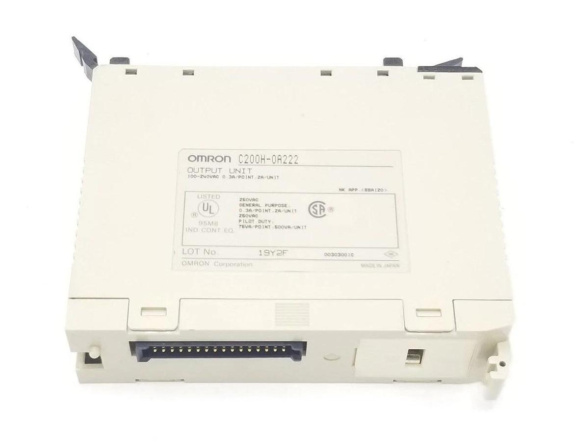 Used OMRON C200H-OA222 OUTPUT UNIT 100-240VAC, 0.3A/POINT, 2A/UNIT, C200HOA222