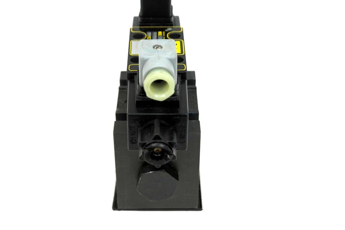 Used NEW PARKER D31VW20D4NYPF 75 DIRECTIONAL VALVE PILOT VALVE D1VW30DNYPF 75