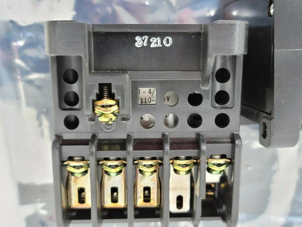 LOT OF 2 NEW FUJI ELECTRIC SRCA3631-5-1/UD CONTACTORS CAT. NO. 2RCOF02