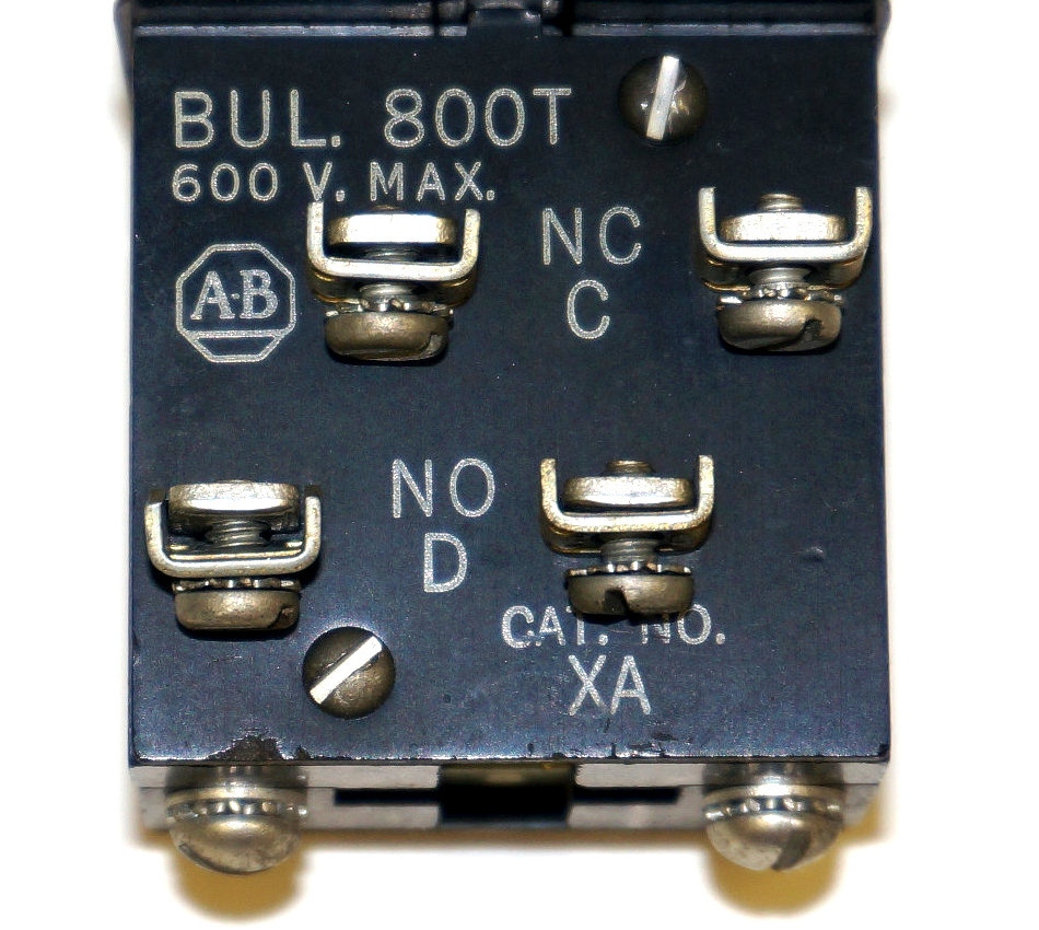 Used ALLEN BRADLEY 800T-H2 SELECTOR SWITCH W/ 800T-XA9, 800T-XA CONTACT BLOCKS
