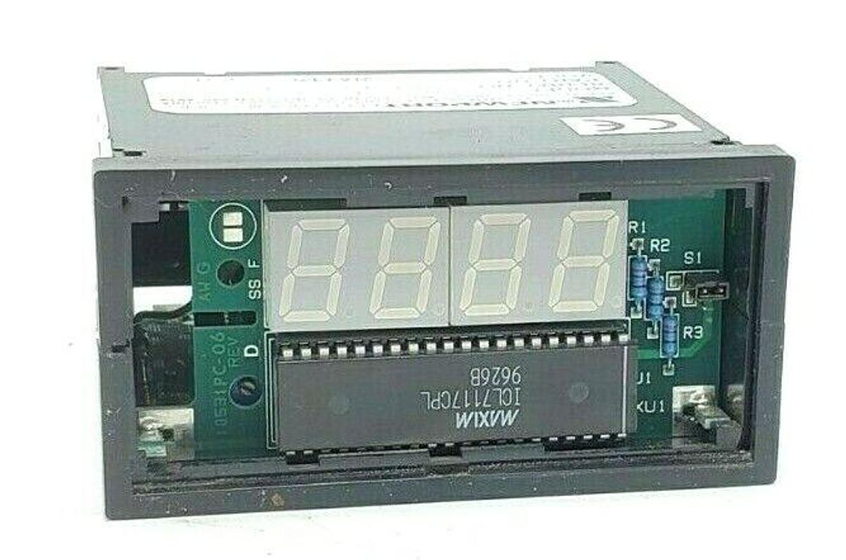 Used NEWPORT ELECTRONICS 201AN-5 DIGITAL VOLTAGE METER 115V 2.4W *MISSING FACEPLATE*