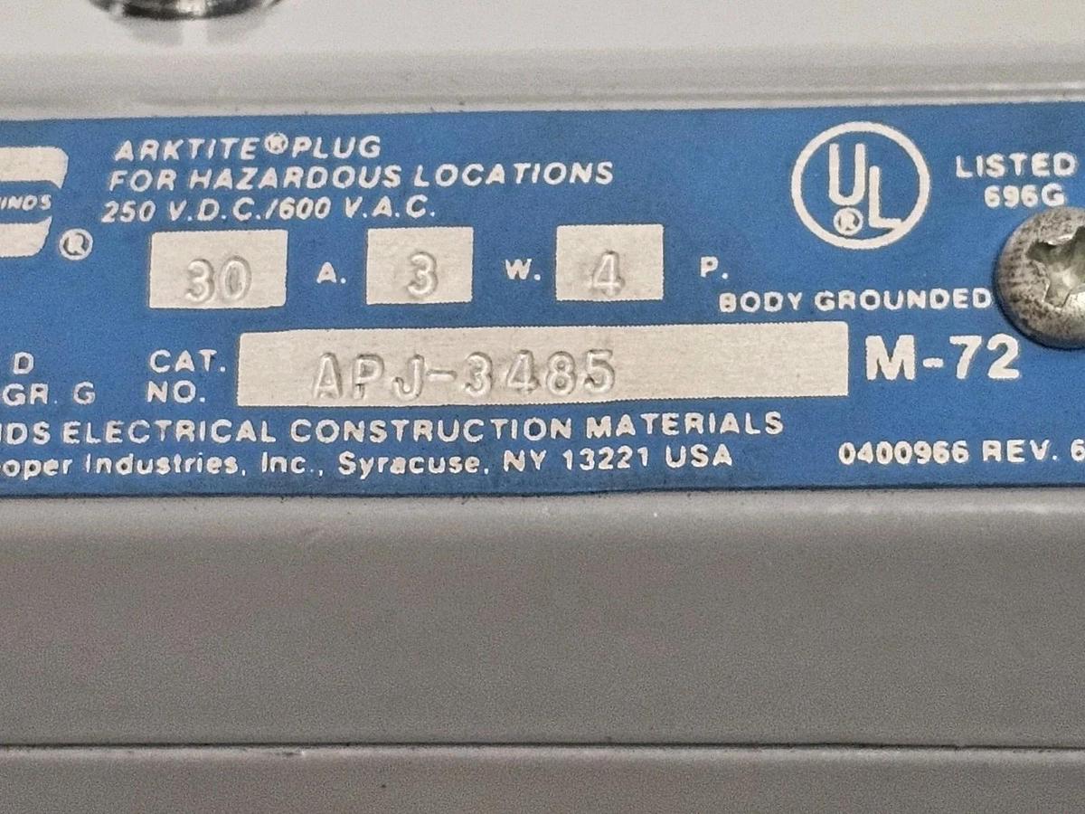 NEW CROUSE HINDS APJ3485 RECEPTACLE THREE-WIRE FOUR-POLE 30 AMP