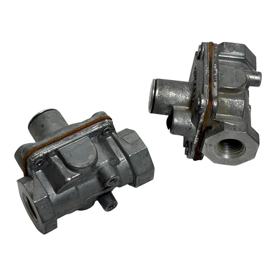 Lot of 2 Maxitrol RV20L Gas Pressure Regulator 1/4" NPT 1/2 PSIG 2.8"-5.2" WC
