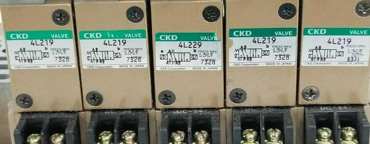 Used CKD 022001 MANIFOLD BLOCK W/ (5) 4L219 & (1) 4L229 SOLENOID VALVES, P5132M0R