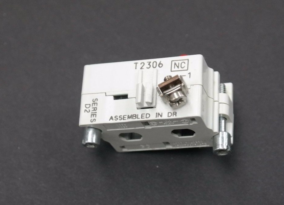 Used CUTLER HAMMER 10250T/91000T CONTACT BLOCK SERIES D2 T2306 IEC 60947-5-1