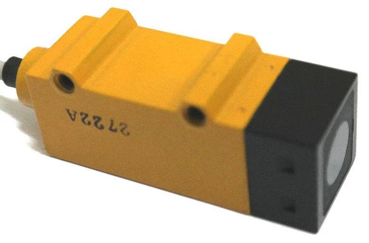NEW OMRON E3S-5DB4 PHOTOELECTRIC EMITTER 5M RANGE 12-24VDC E3S5DB4