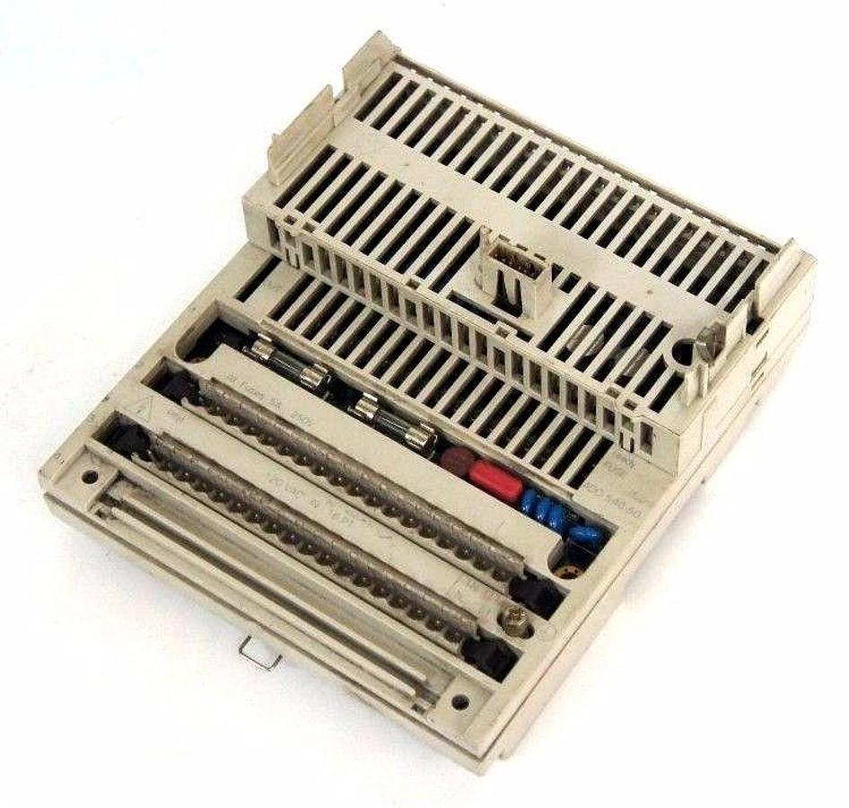 Used SCHNEIDER ELECTRIC 170ADO54050 I/O BASE UNIT 120VAC 16PT, PV 02, RL 76 W/O COVER