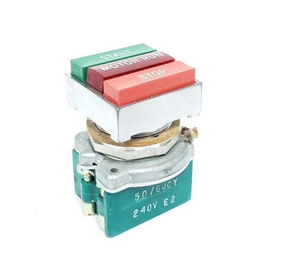 NIB CUTLER-HAMMER E30EHE330E231J-11X START/STOP BUTTON 4515832 E30EHE330E231J11X
