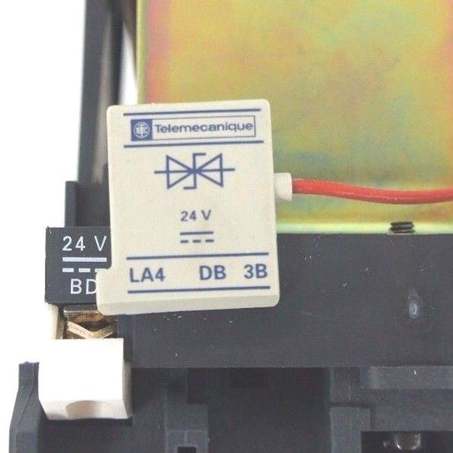 Used NEW TELEMECANIQUE LC1DREQ3831G4 CONTACTOR LC1 D80, LP1 D8011 W/ LADN22