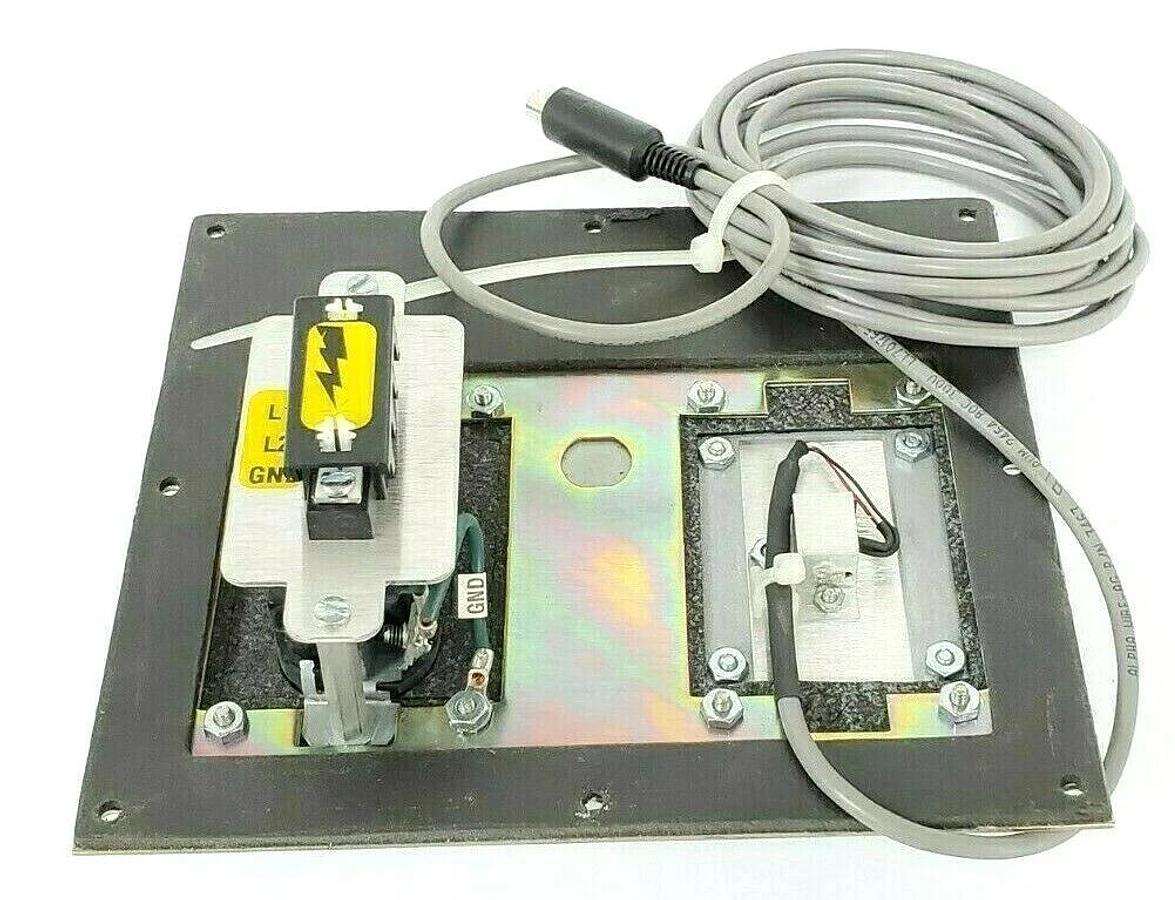 Used MCNAUGHTON-MCKAY BE-467766 INDUSTRIAL CONTROL PANEL MCMCCP-P5D CONVENIENCE PORT
