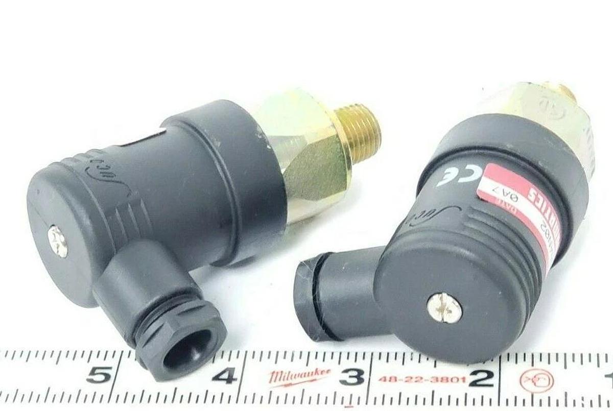 LOT OF 2 NEW NUMATICS PS180BAN02 PRESS. SWITCHES 4-20 PSI 1/4"NPT, DATE: 0A7