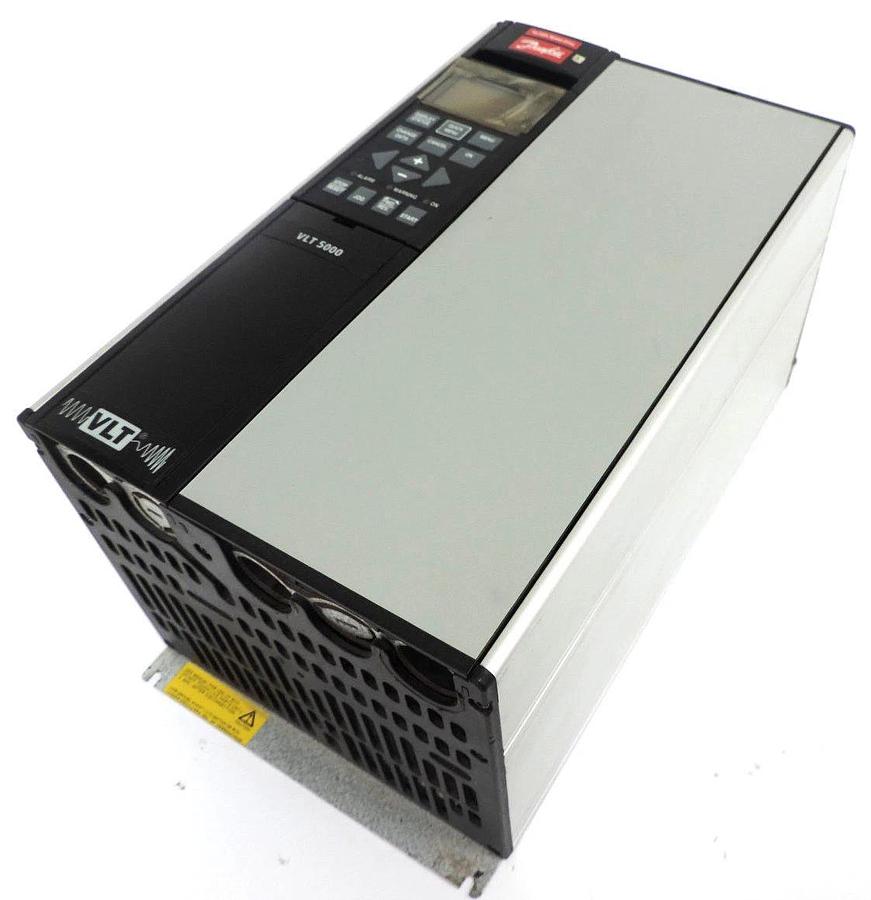 Used DANFOSS VLT 5004 DRIVE 2.2KW/3HP 9.5A, VLT5004PT2CN1STR0DLF20A00 5000 SERIES