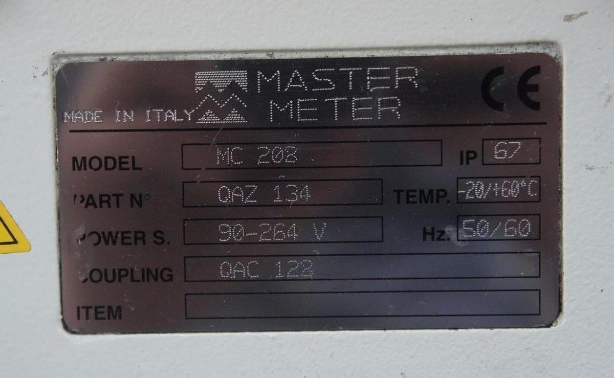 Used NEW MASTER METER MODEL: MC 208 P/N: QAZ 134 CONVERTER ELECTROMAGNETIC FLOW METER