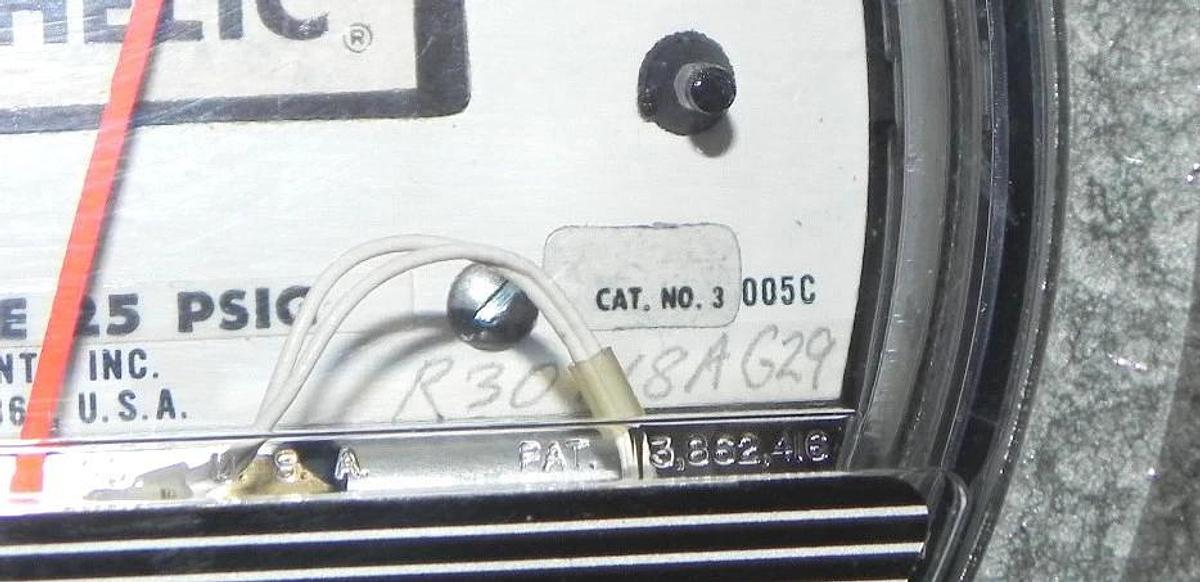 Used NIB DWYER 3005C PHOTOHELIC PRESSURE SWITCH/GAGE