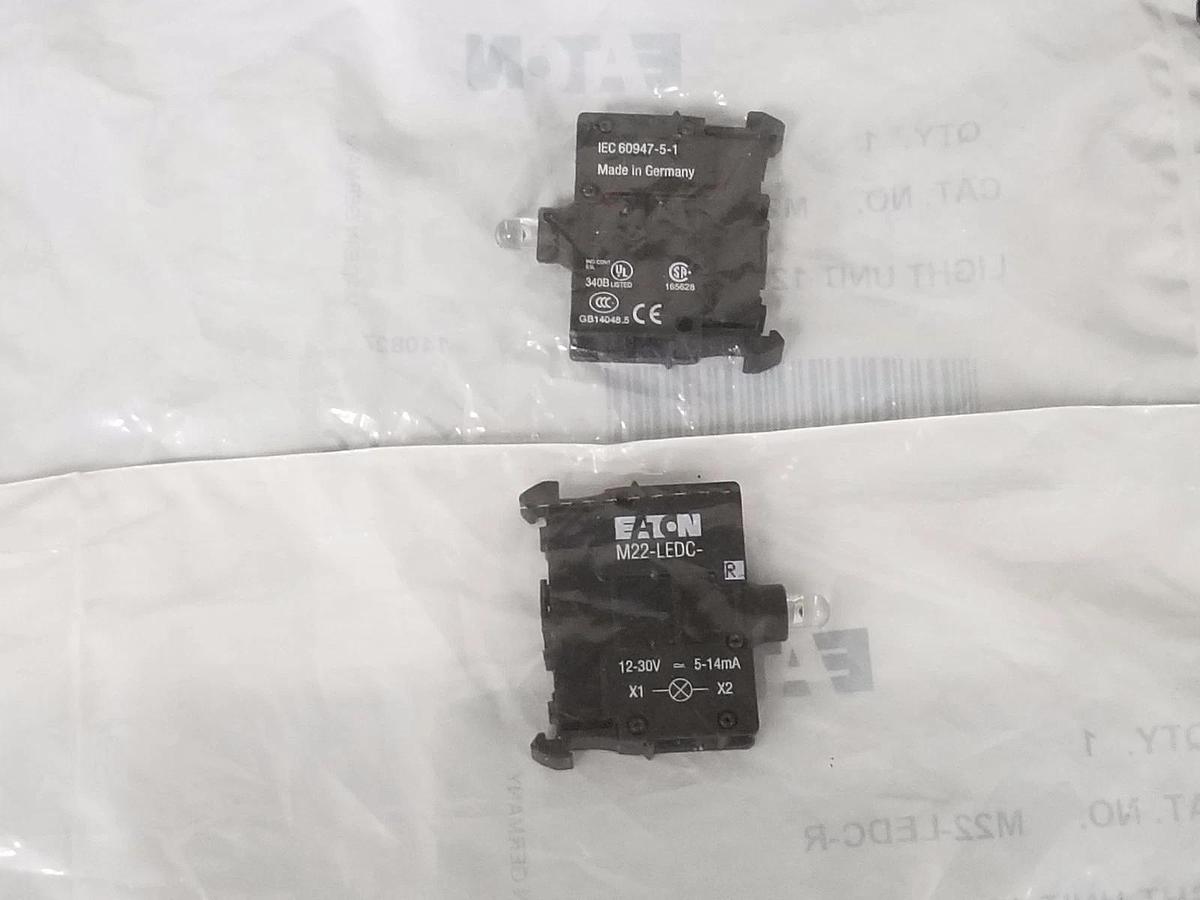 Used LOT OF 2 NEW EATON CUTLER-HAMMER M22-LEDC-R LIGHT UNITS 12-30VAC/DC, M22LEDCR