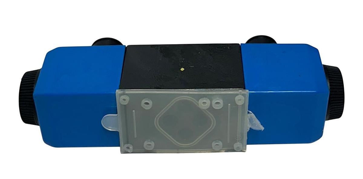 Used EATON VICKERS DG4V-3-6C-VM-U-B6-60 / DG4V36CVMUB660 CONTROL VALVE 110/120V NSNP