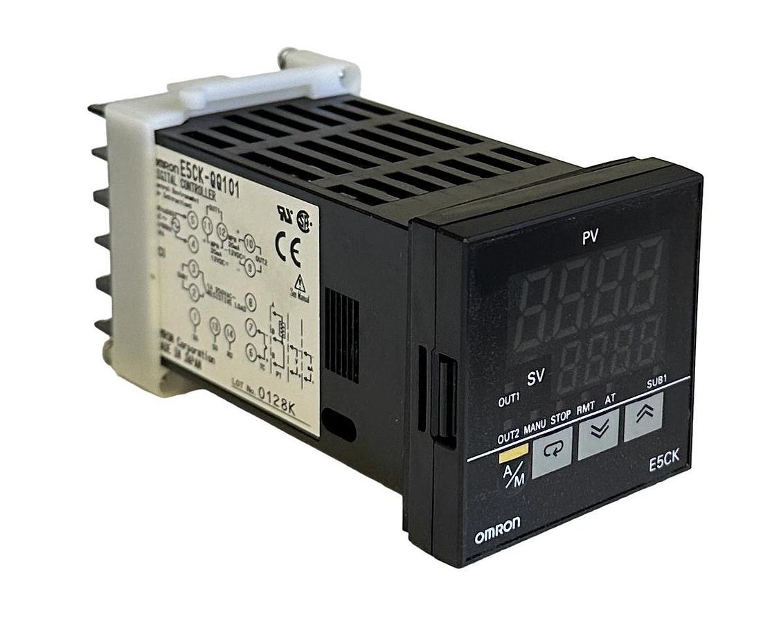 NEW OMRON E5CK-QQ101 / E5CKQQ101 DIGITAL CONTROLLER E5CK MULTI-RANGE 100-240VAC