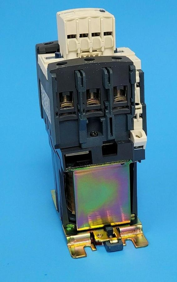 Used TELEMECANIQUE LP1-D8011-BD CONTACTOR 3-POLE 24VDC COIL W/ LADN22