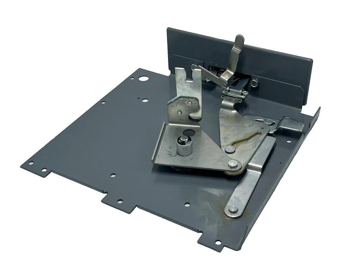 Square D 80439-402-51 Handle Mechanism for Class 9422 Disconnect Switches, NSNP