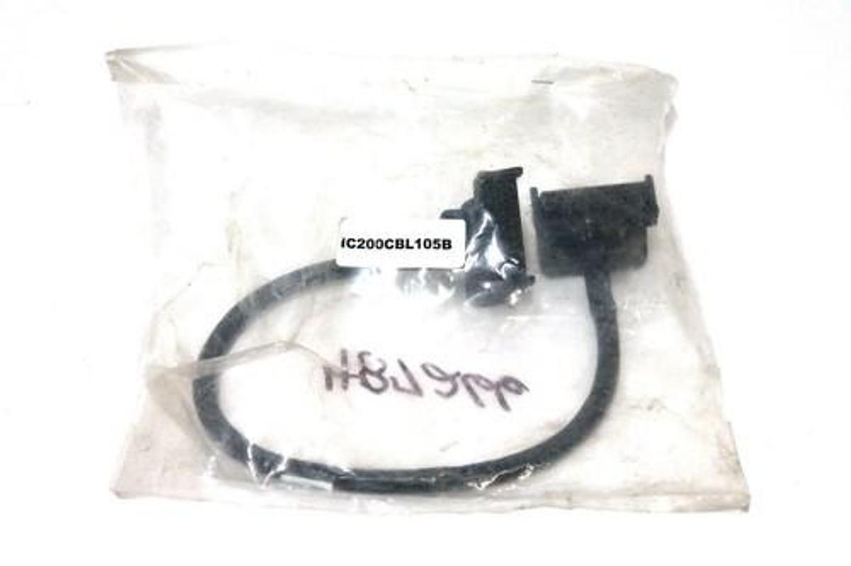 NEW GE FANUC IC200CBL105B CABLE I/O NON-SHIELDED 2 CONNECTORS .5M IC200CBL105