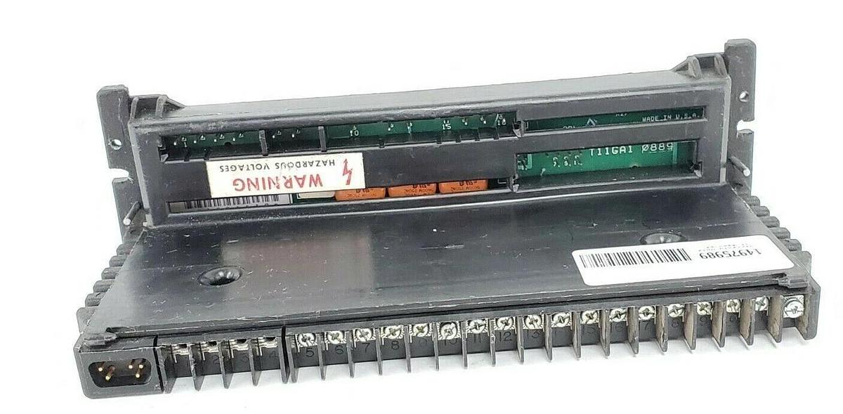 Used GE FANUC IC660TSD100B TERM. ASSEMBLY 115VAC (MISSING 4 SCREWS)