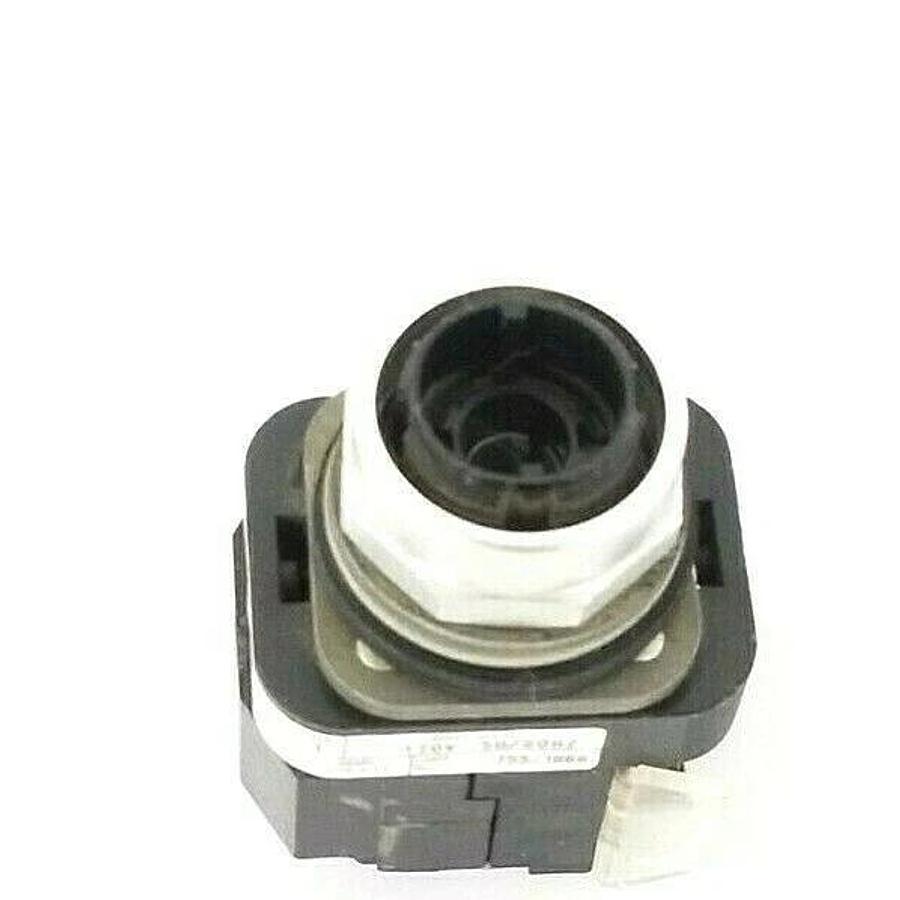 Used ALLEN BRADLEY 800T-PB16 PUSHBUTTON 800TPB16 SER. T 120V, 800T-XA SER. D NO LAMP