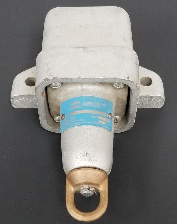 Used NEW CROUSE-HINDS CAT. NO: AF10 SIGNAL SWITCH ENCLOSURE MODEL: M75 10 LBS.
