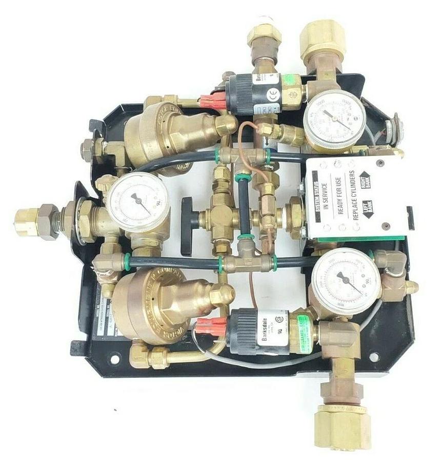 Used VICTOR MEDICAL PRODUCTS VM1100 NITROGEN OXIDE / CARBON DIOXIDE GAS MANIFOLD
