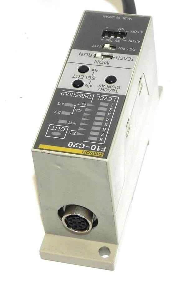 Used OMRON F10-C20 PATTERN MATCHING SENSOR F10C20 SOURCE 24VDC 0.3A