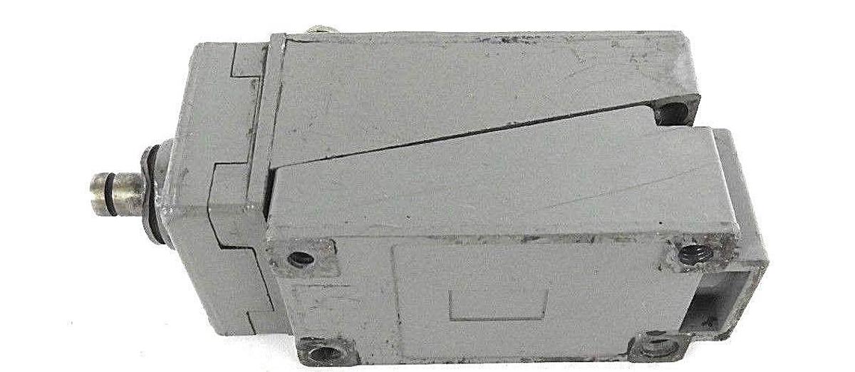 Used SQUARE D 9007-B54E LIMIT SWITCH TOP PUSH ROD PLUNGER W/1NO-1NC CONT., SER. A