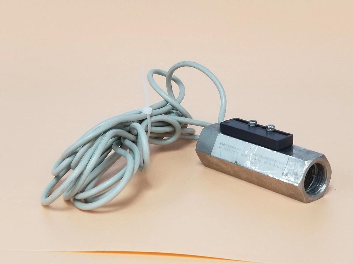 Used STASTO RVM/U-2/20 G 1/2" NPT FLOW SENSOR RVM/U 2/20 10XM2020XG15S 30009684/0019