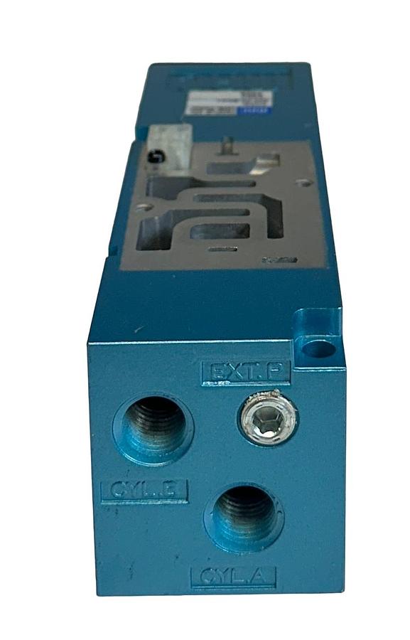 Used MAC 82A-0A-BKA= / 82A-0A-BKA / 82A0ABKA PNEUMATIC MANIFOLD BASE 1/4'' NPT NSNP