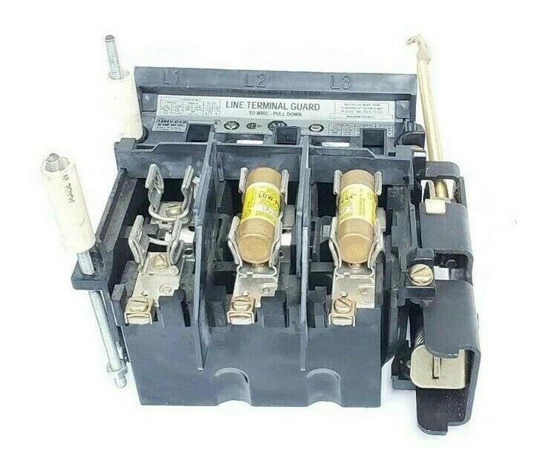 Used ALLEN-BRADLEY 1494V-DS30 TERMINAL GUARD DISCONNECT SWITCH W/ 1494V-FS30 BLOCK