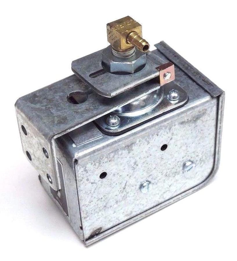 Used NIB JOHNSON CONTROLS P10BC-7C LOW PRESSURE CONTROL RANGE: 3 / 20 PSIG P10BC7C