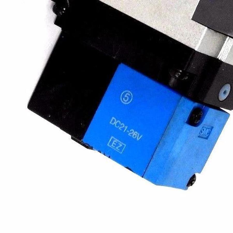 Used SMC VSS8-8-FG-D-3EZ-V1 PLUG IN SOLENOID VALVE BLUE DC21 COILS VSS88FGD3EZV1