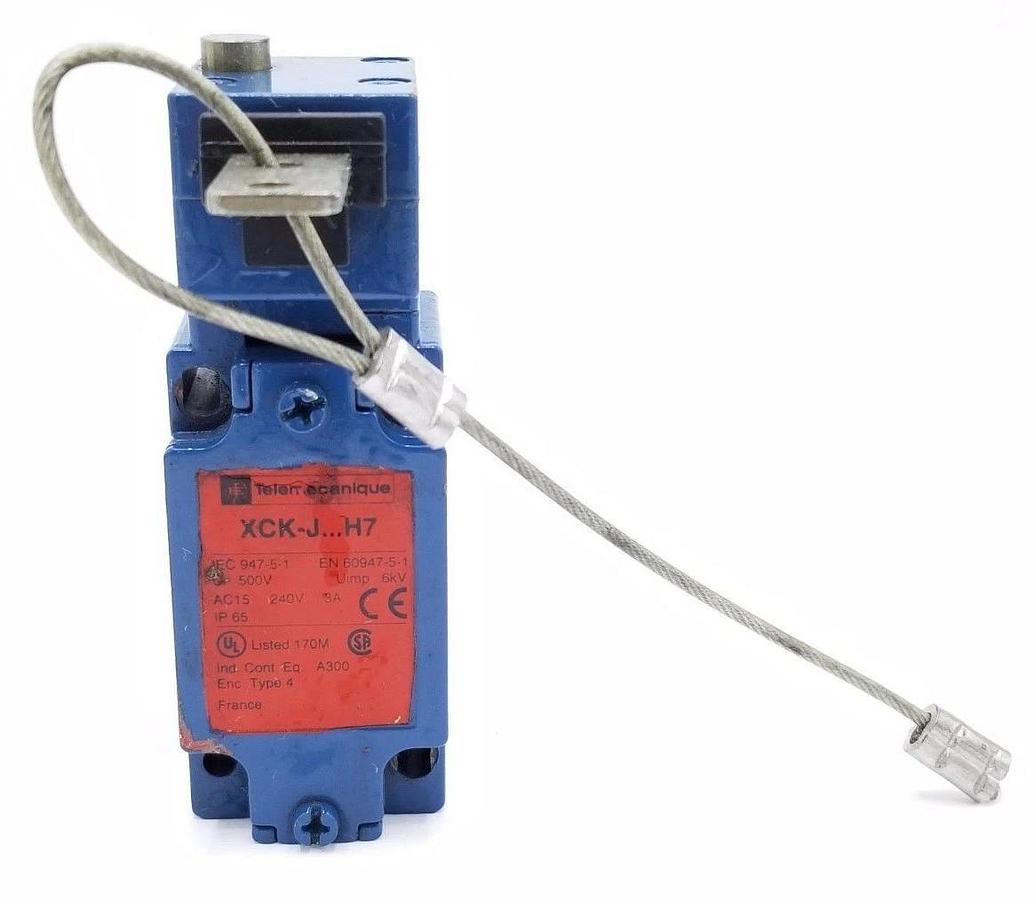 Used TELEMECANIQUE XCK-J...H7 LIMIT SWITCH W/ KEY XCK-JH7