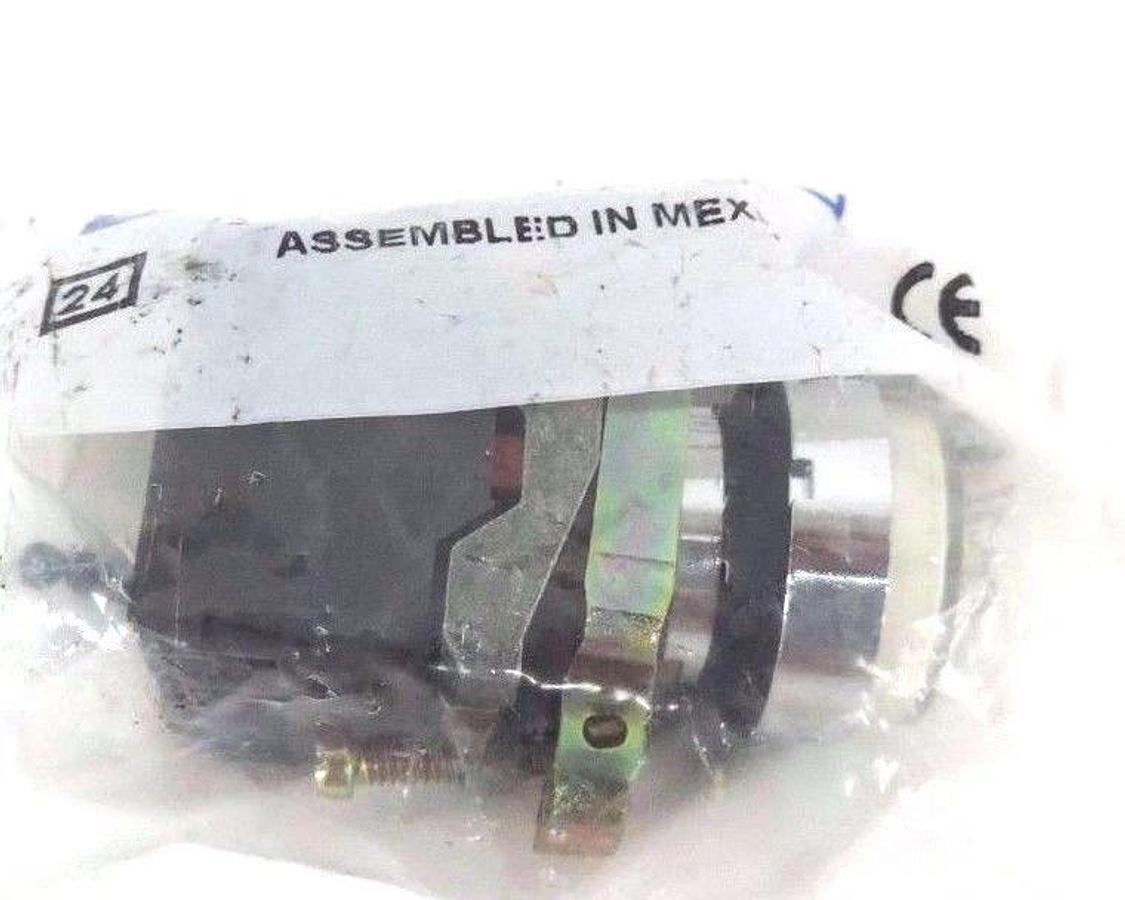 Used NIB TELEMECANIQUE XB4BW11G5 22MM ILL EXTENDED PUSH BUTTON 120V WHITE 04867