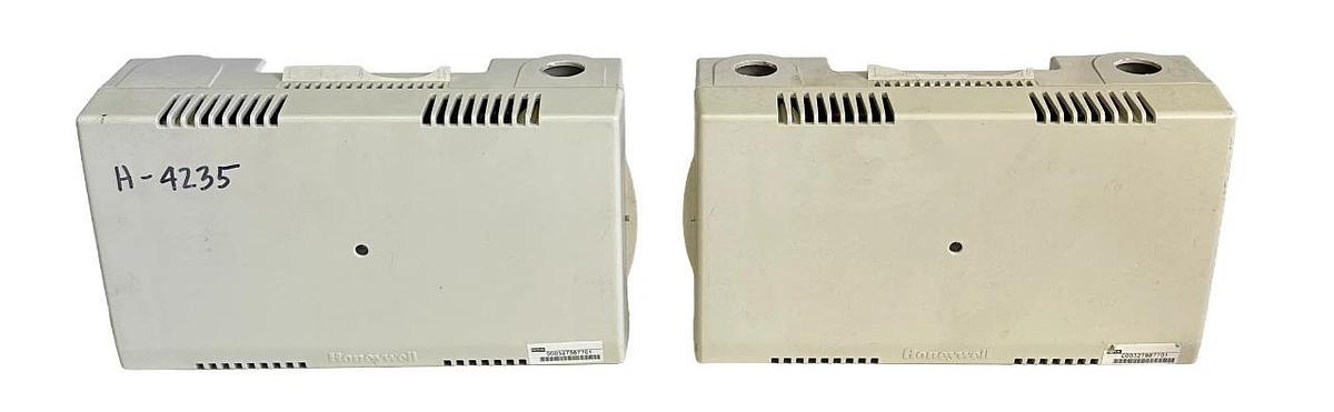 Used 2 HONEYWELL W7760A-2011 / W7760A2011 BUILDING MANAGER CONTROLLERS EXCEL 15 24Vac