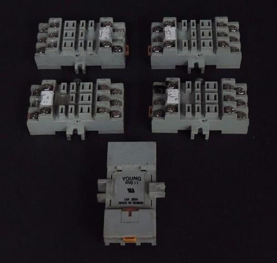 Used LOT OF 5 YOUNG INDUSTRIES DSQ-11 RELAY SOCKETS 10/15A 300V DSQ11