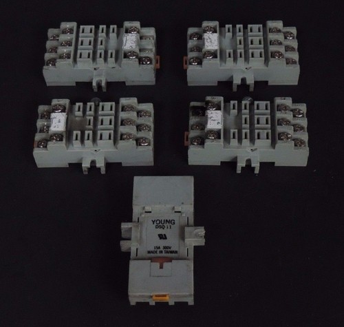 Used LOT OF 5 YOUNG INDUSTRIES DSQ-11 RELAY SOCKETS 10/15A 300V DSQ11