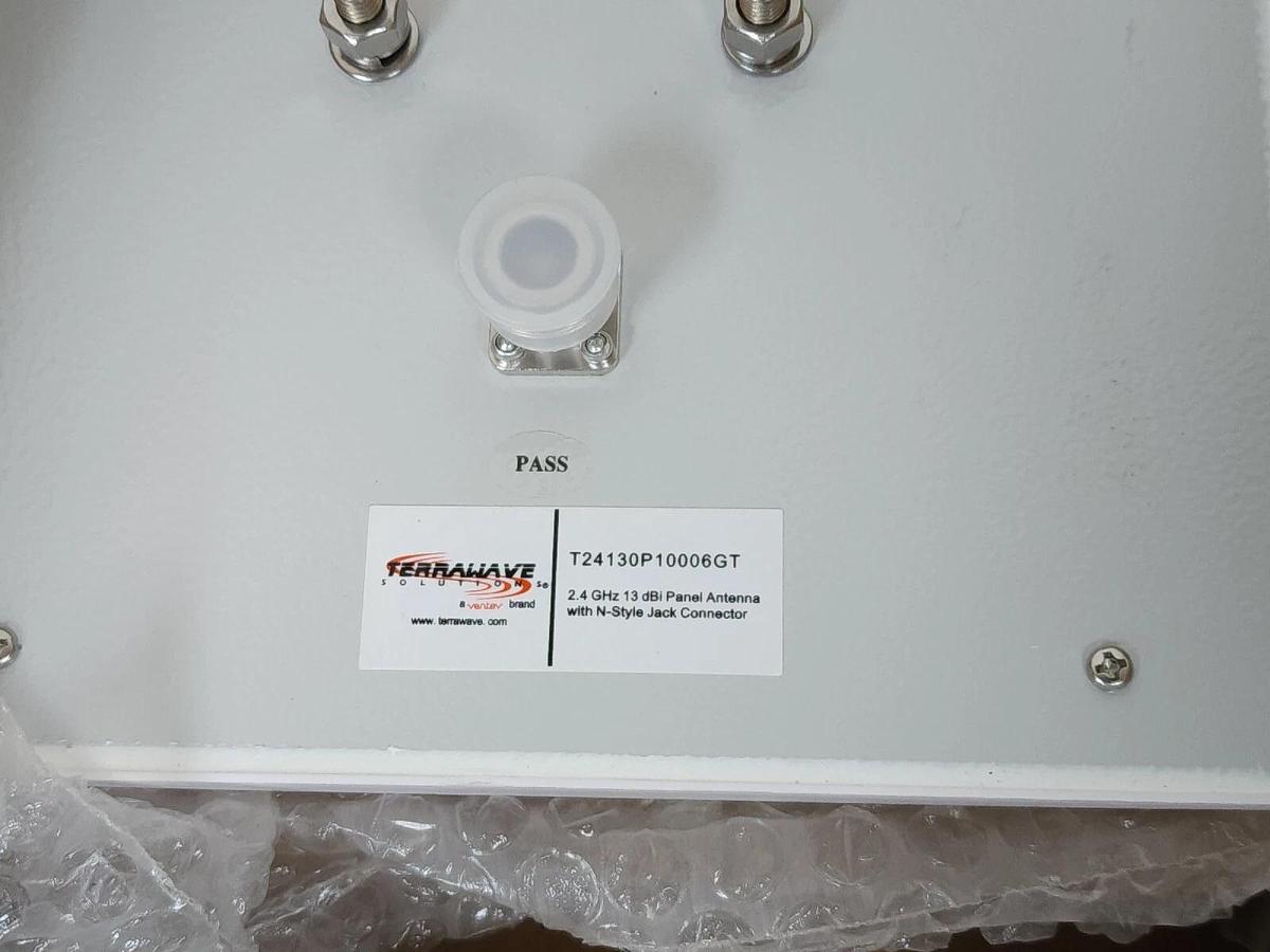 NIB PROSOFT A2413NJ-DP PANEL/ PATCH ANTENNAS DIRECTIONAL 2.45 GHZ