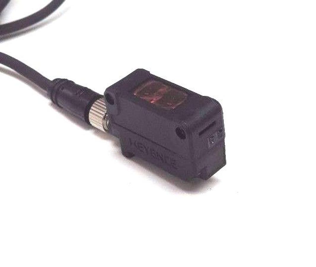 Used KEYENCE PZ-G51CT PHOTOELECTRIC TRANSMITTER 10-30VDC, PZG51CT