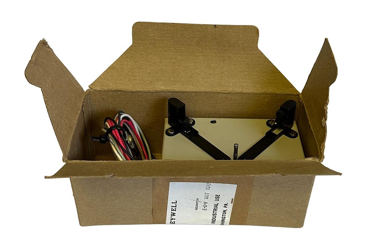 Used NEW HONEYWELL 30735083-002 / 735083-2 E-O-V RELAY ASSEMBLY 30735083002